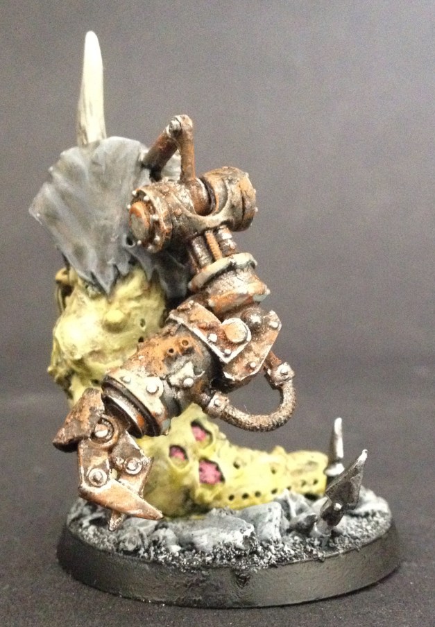 daemon herald with mechanical claw