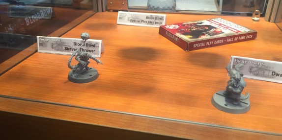 dwarf and skaven blood bowl players