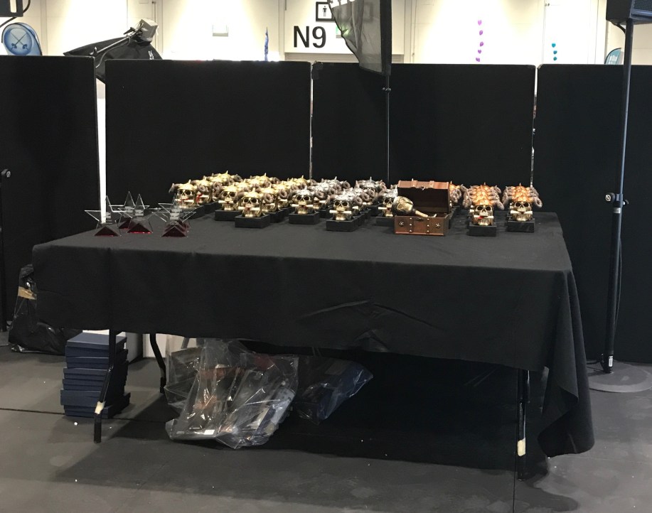 salute painting trophies