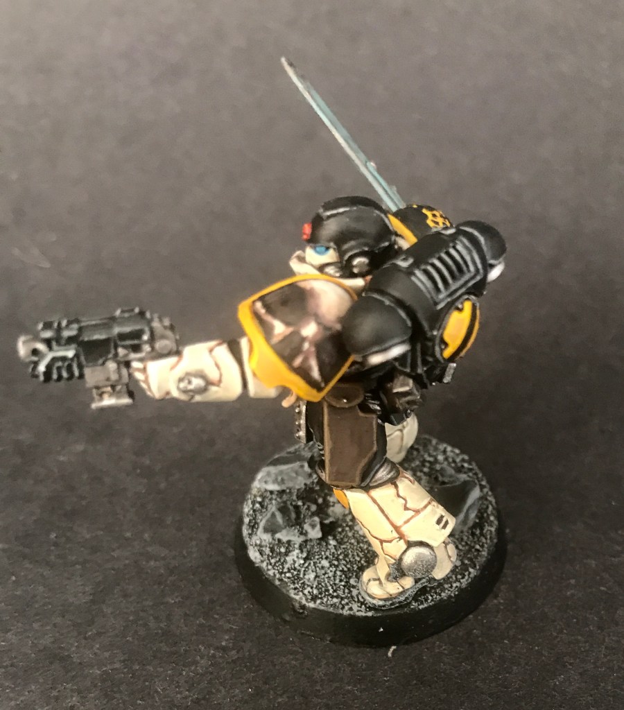 primaris space marine skull shoulder pad