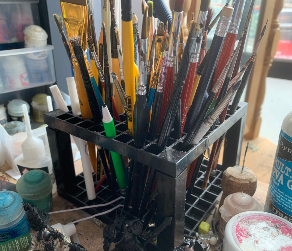 make up brush holder for mini painting